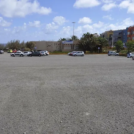 Bright Flat In Salinetas Daire *